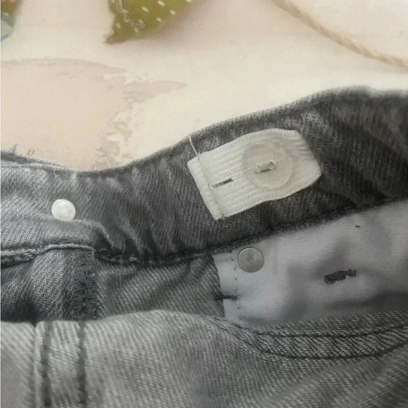 ZARA Wide Leg Gray And Silver Jeans
Size 7 - Picture 3 of 5